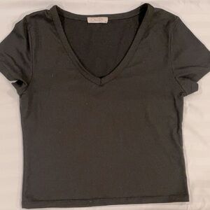 Cropped black v-neck shirt